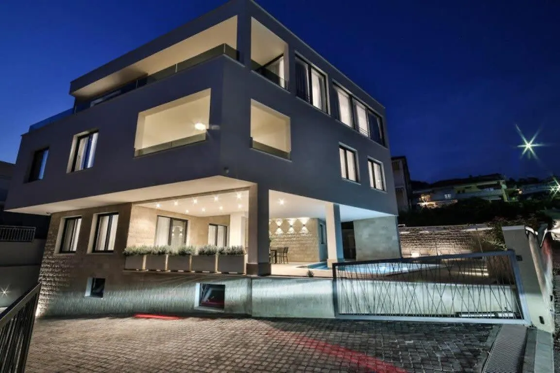 Elegant Cozy Villa With Beautiful Features Trogir 0*,  Croácia
