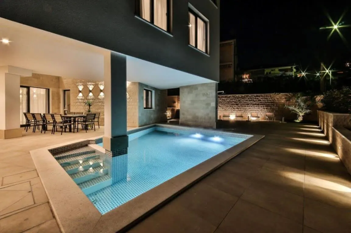 Contatos de Elegant Cozy Villa With Beautiful Features